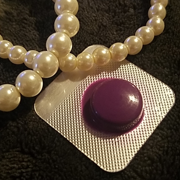 DOUCCE eyeshadow, OFRA highlighter, sm lip gloss - Picture 6 of 7